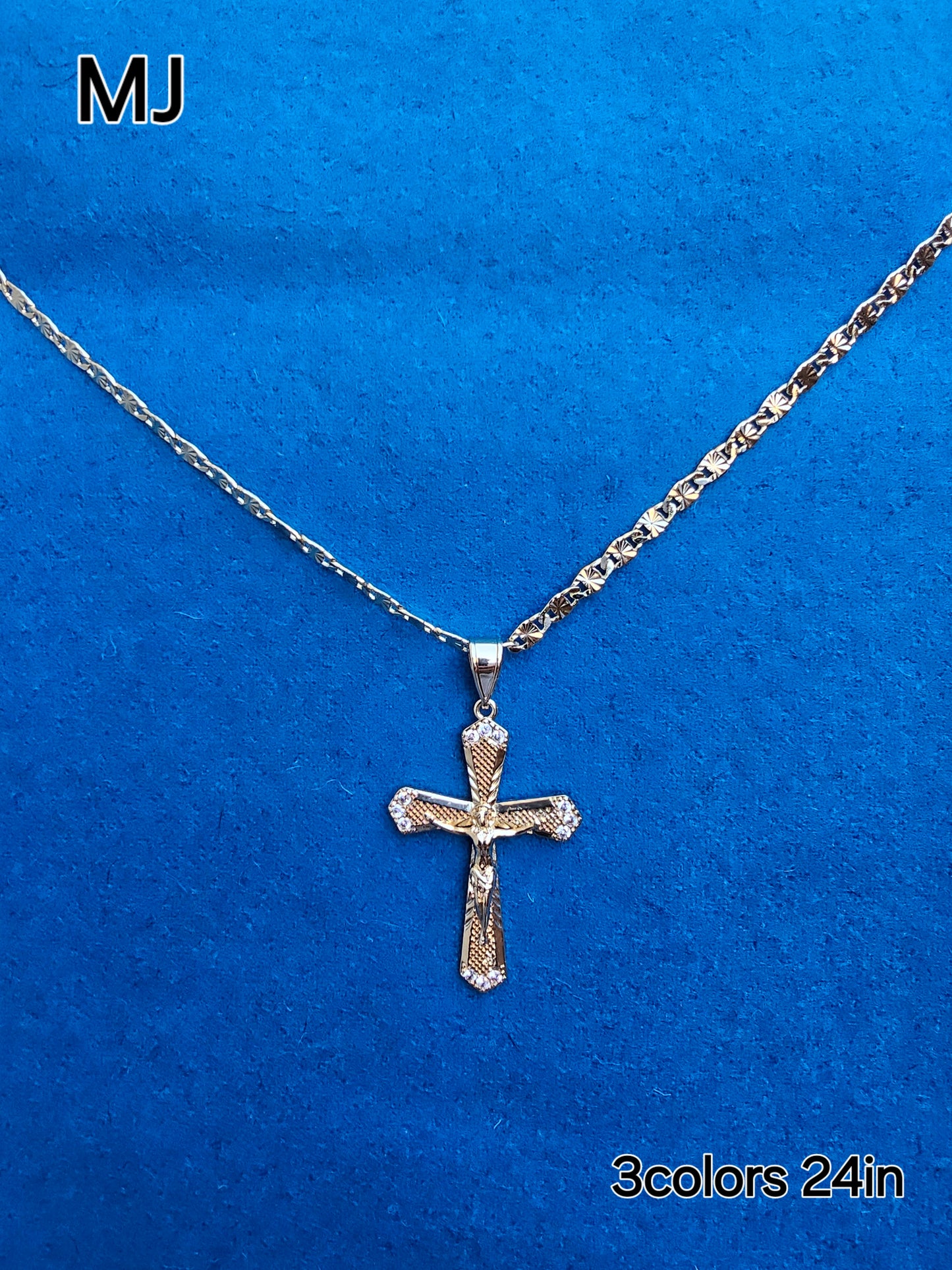 CADENA DE 3MM Y 18 PULGADAS ESTILO DIAMANTE CORTADO Y DIJE CRUSIFIJO, AMBOS BAñADOS EN ORO DE 14K #2341